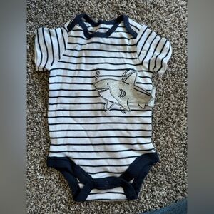 5/$10- Members Mark Baby Boy Striped Shark Print Bodysuit Size Newborn NWOT